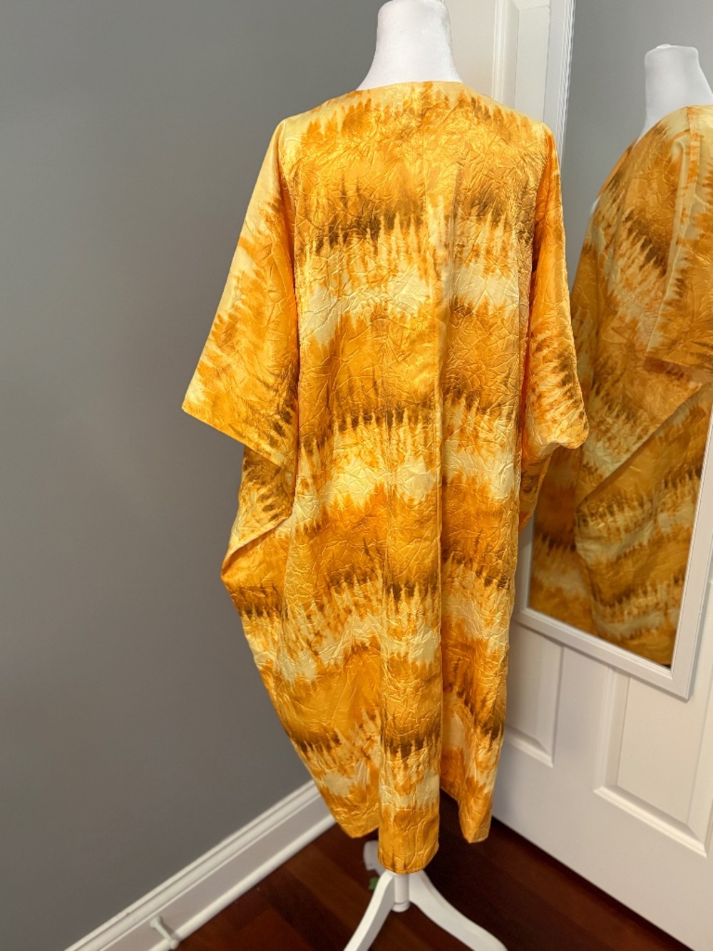 House of Harlow 1960 x Revolve Danna Kimono in Golden Tie Dye - NWT - Picture 3 of 12